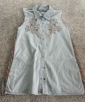 Gilded Intent by BKE Sleeveless Lace Applique Paisley Back Tunic Top Size L